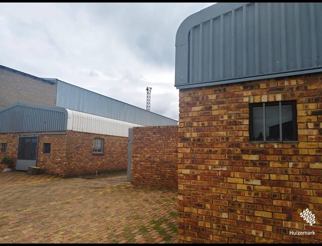 1,500M² BUILDING FOR SALE IN VAALPARK